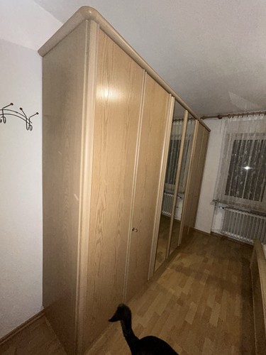 Kleiderschrank