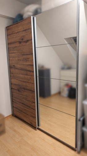 Kleiderschrank mit